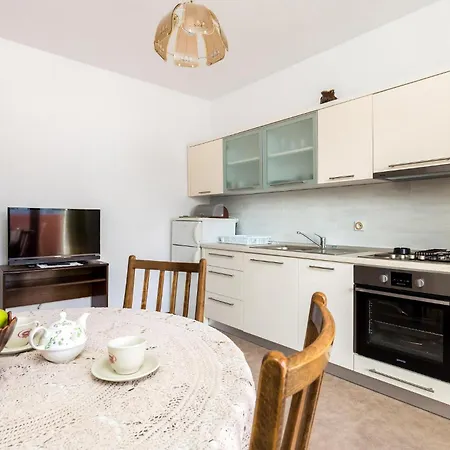 Apartment 2 Bedroom Lovely In Pag Pag Town