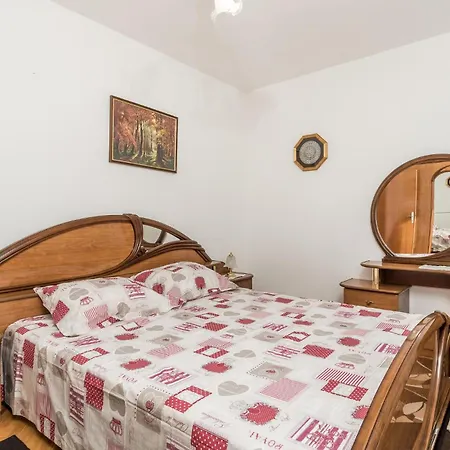 2 Bedroom Lovely In Pag Apartment Pag Town