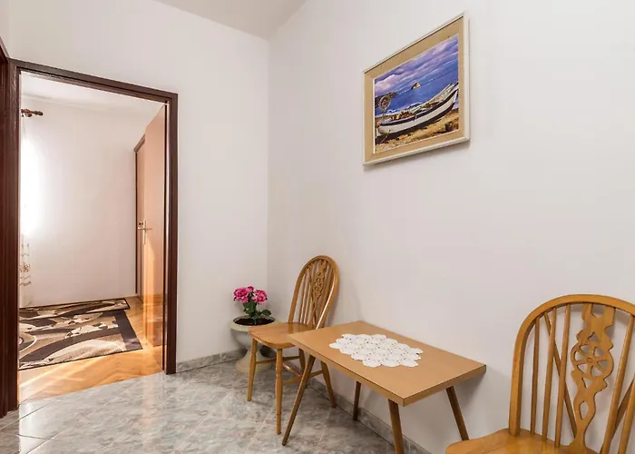 Lovely In Pag With Wifi Паг