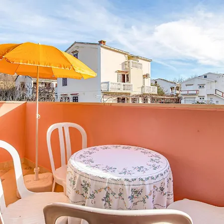 Apartman 2 Bedroom Lovely In Pag *