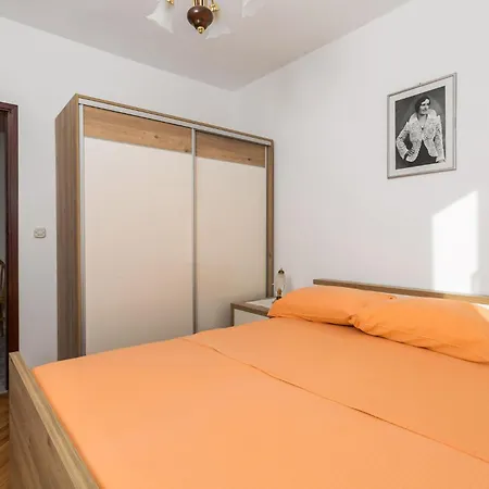 2 Bedroom Lovely In Pag Pag Town